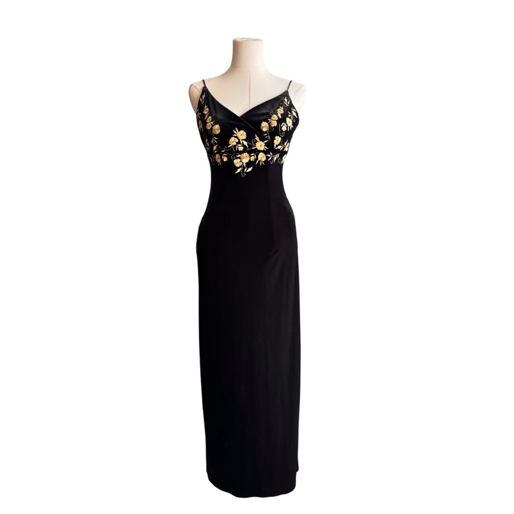 BETSY & ADAM Elegant Black Velvet Embroidered Floral Evening Gown Size 4